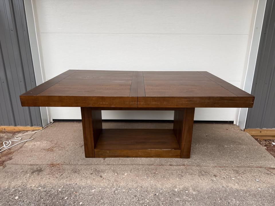 Steve Silver Garland Extension Dining Table