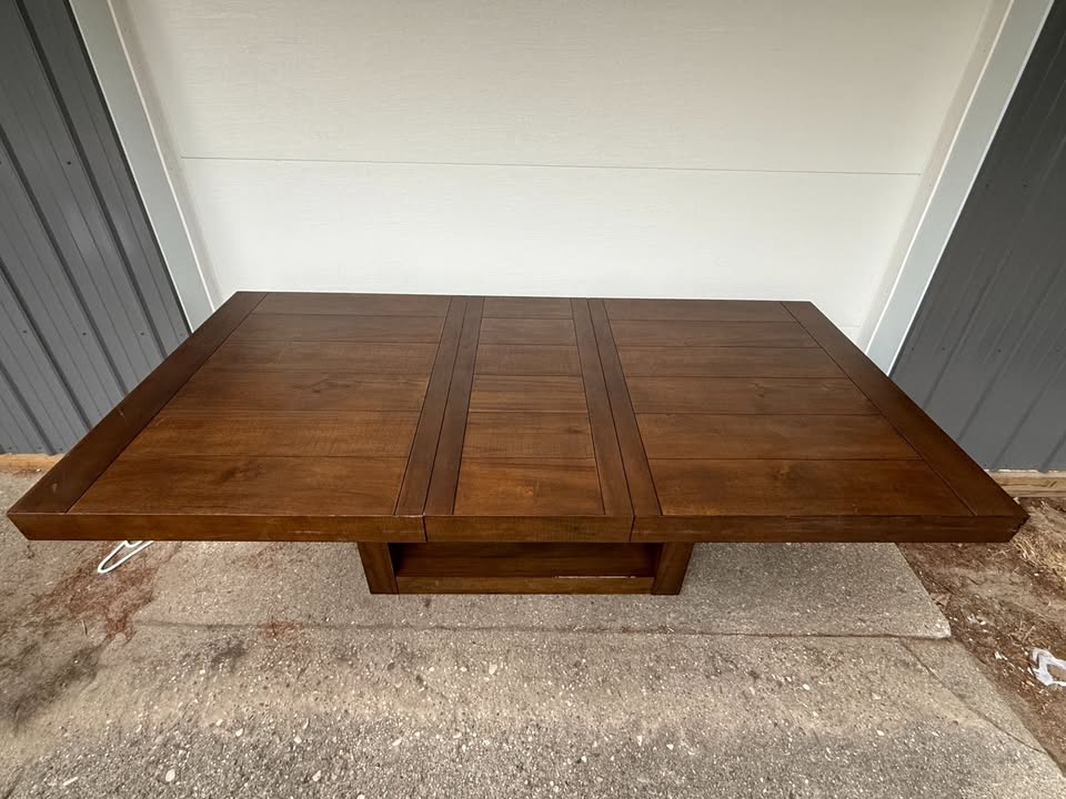 Steve Silver Garland Extension Dining Table