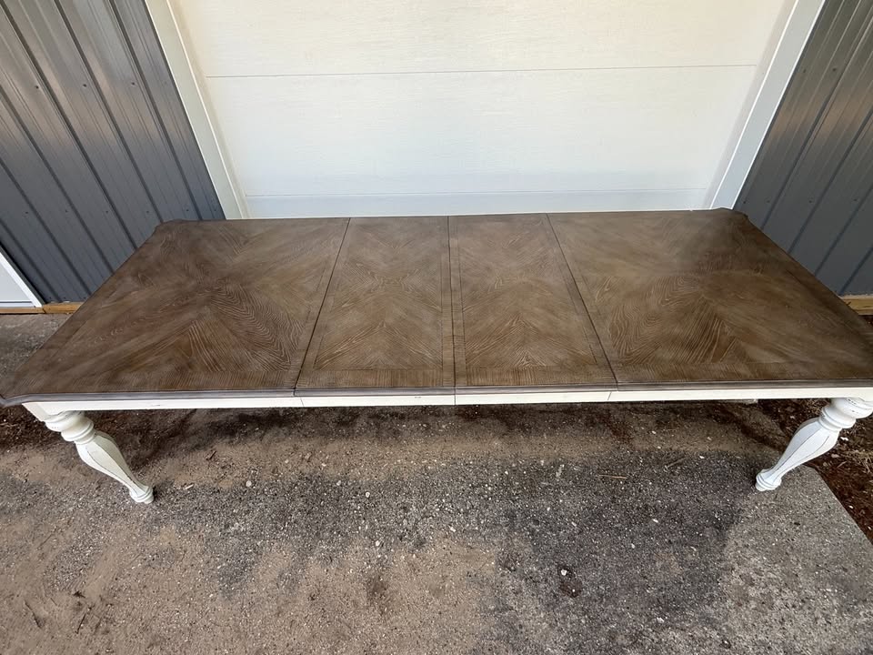 Colchester Extendable Dining Table